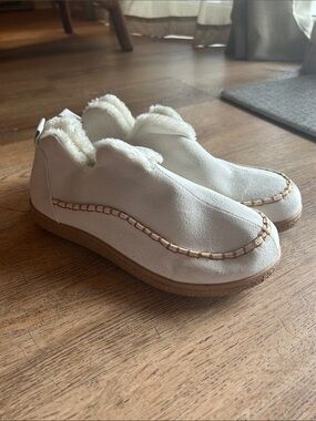 Cozy Faux-Fur Lined Moccasin Slippers - White